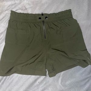 Embrace‎ Life Green Cargo shorts size medium